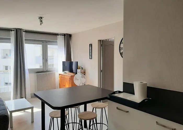 Appartement Confortable En Plein Centre De Saint-Jean-De-Luz, A Deux Pas De La Plage Et Des Commerces - Fr-1-239-586
